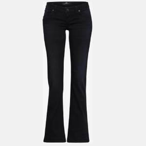 Så snygga lågmidjade bootcut jeans från ltb. Väldigt mörk blå färg som endast syns i vissa ljus. Köpetes för 800kr. Slutsålda i de flesta storlekarna på hemsidan. Lånade bilder!💗