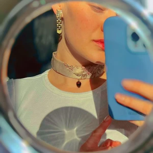 Vintage chokers - 4 st fina chokers som tyvärr inte är min stil längre. Några vintage. Inte så mycket använda av mig. Små skador. Alla för 300 men kan köpas separat i andra annonser. Skriv för frågor. 