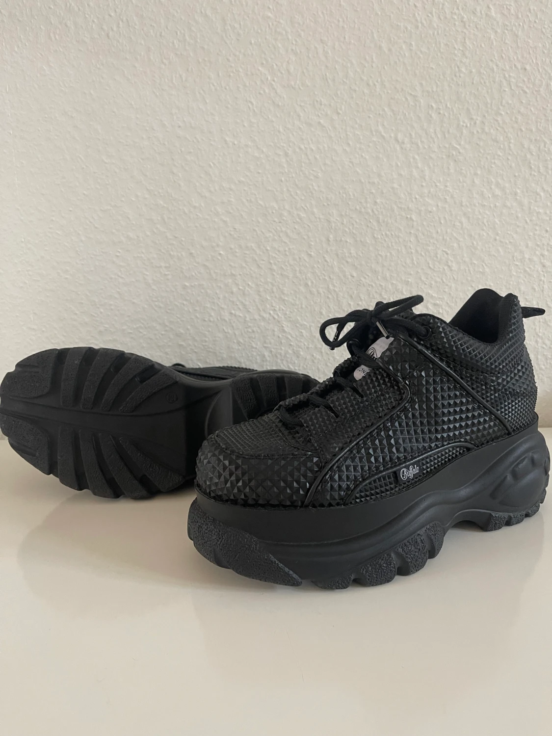 Buffalo Low-top Sneakers - 90