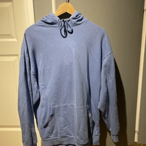 Blå/lila hoodie - Blå/lila hoodie från asos