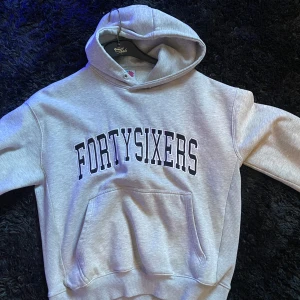 District 46 hoodie  - District 46 hoodie, utan tecken på användning, storlek M