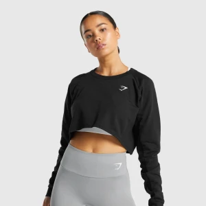 Gymshark tröja  - Säljes i mycket fint skick då den är använd fåtal gånger.   Storlek: S  Notera att det är samma modell men den jag säljer har texten ”GYMSHARK” 