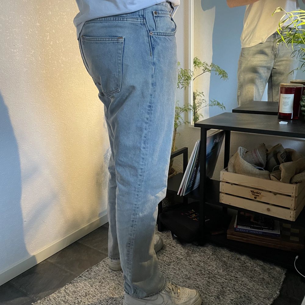Weekday jeans Modell voyage Modell 195cm Skriv dm för frågor och bilder. Jeans & Byxor.