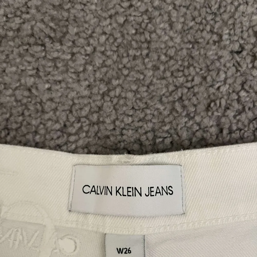 Jeans shorts från Calvin Klein, aldrig använda! Fina nu till sommaren 💘. Shorts.