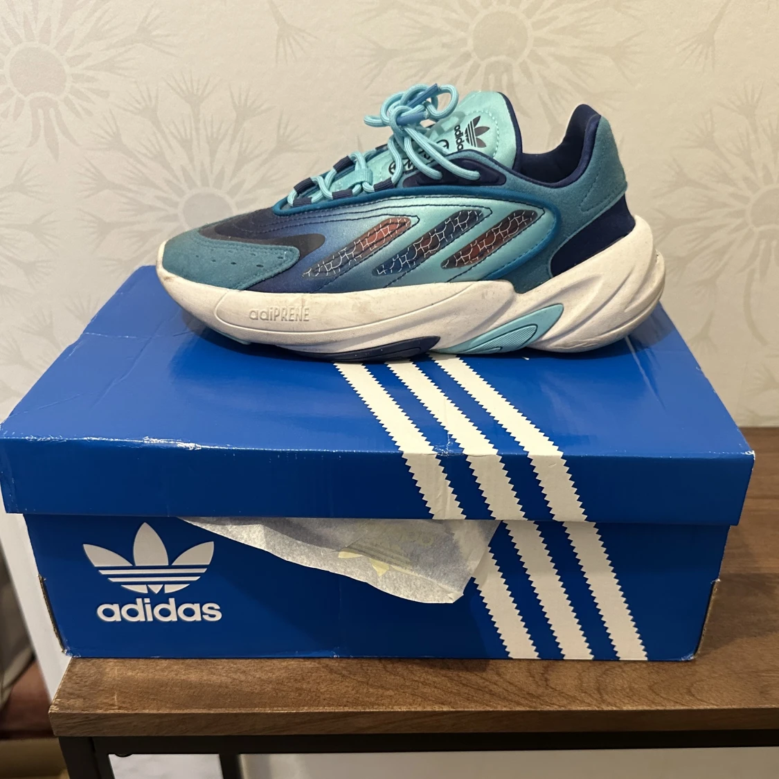 Adidas ozelia sneakers 