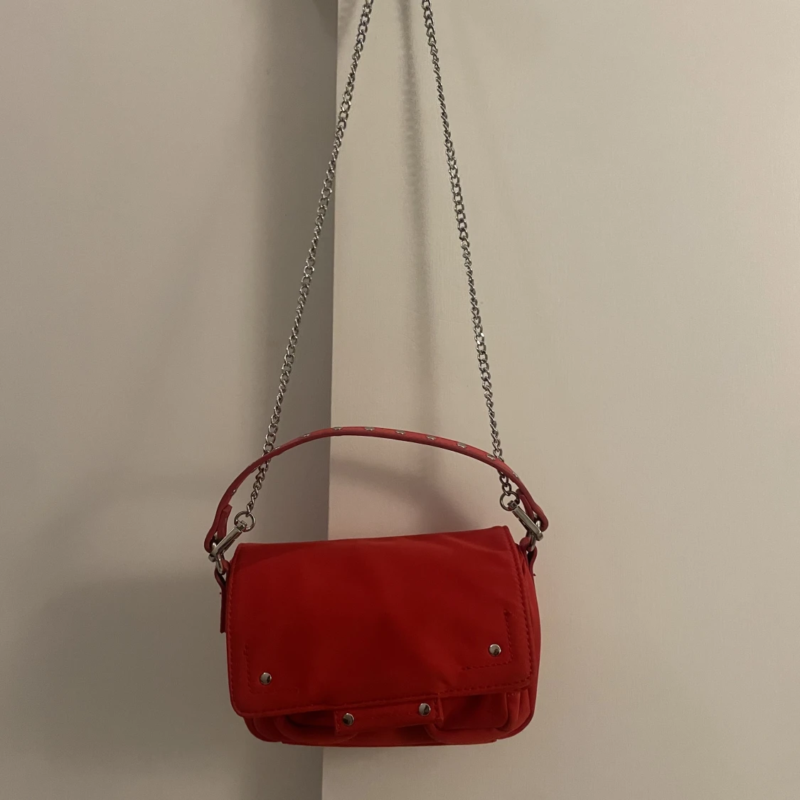 Röd väska från NUNOO