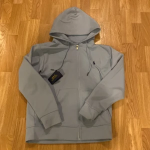 Polo zip - Polo tröja färg blå skriv om ni har frågor eller om ni vill ha flera bilder!