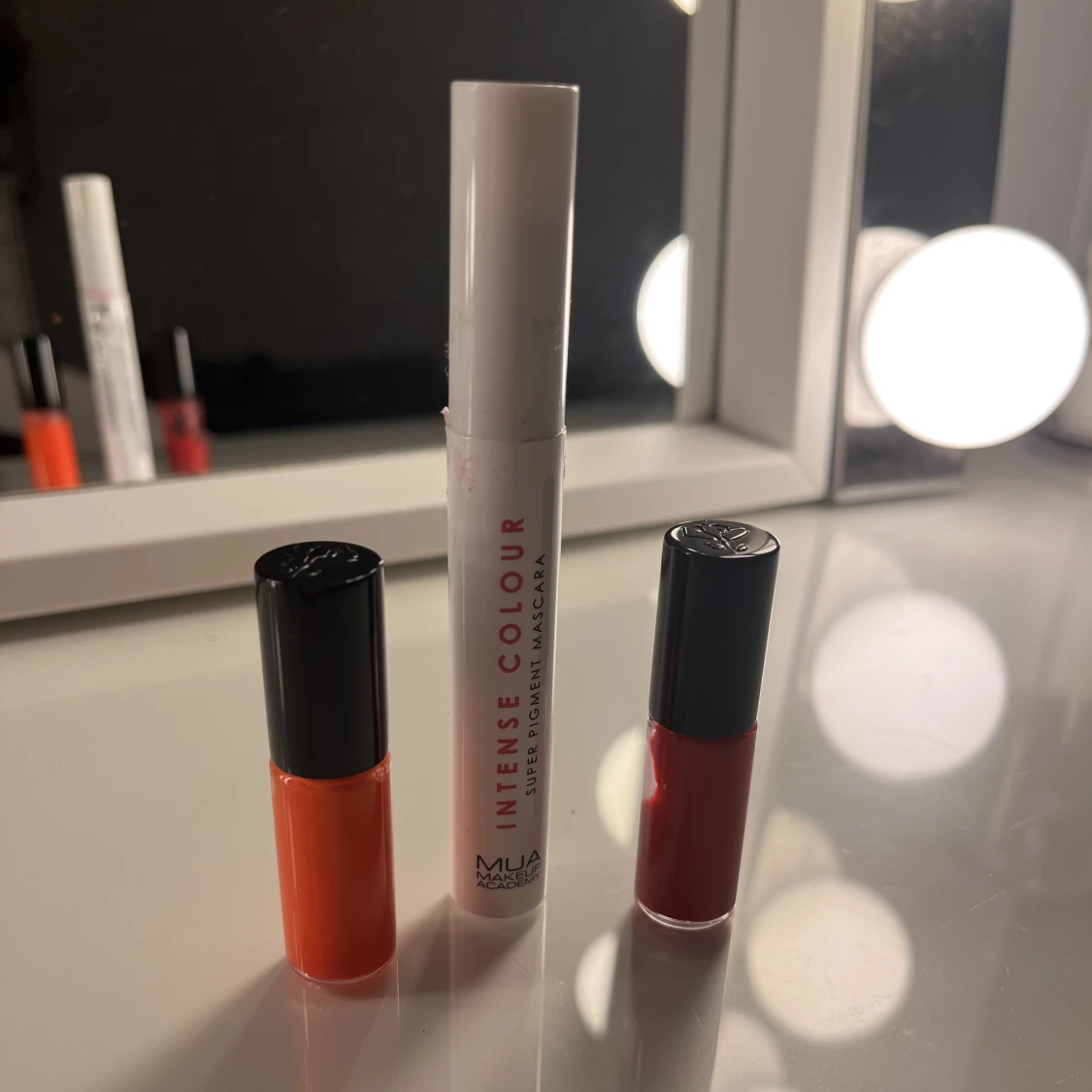 Maskara och läppglans