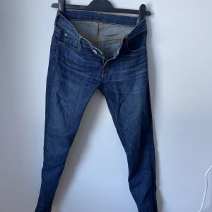 skinny jeans - mörkblå skinnyjeans knappt använda från ralph lauren, känns som nya!