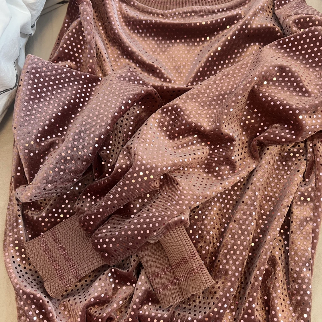 Rosa tröja med paljetter 