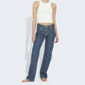 low waist straight jeans - säljer dessa lågmidjade straight leg byxorna från bikbok! säljer dom pga av att de är för långa o för att jag inte riktigt gillar hur de sitter på mig. De är använda 3 ggr och är därför i superskick! De är i storlek 25/32 och det är bara att kontakta!❤️