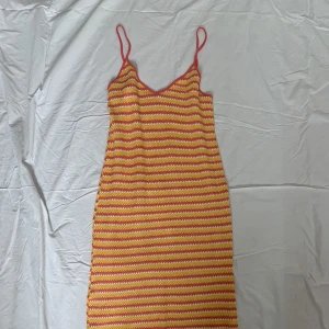 Stickad klänning från Zara - Stickad klänning från Zara i olika färger 