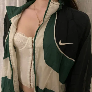 Nike jacka  - En super snygg oversized  Nike vindjacka 