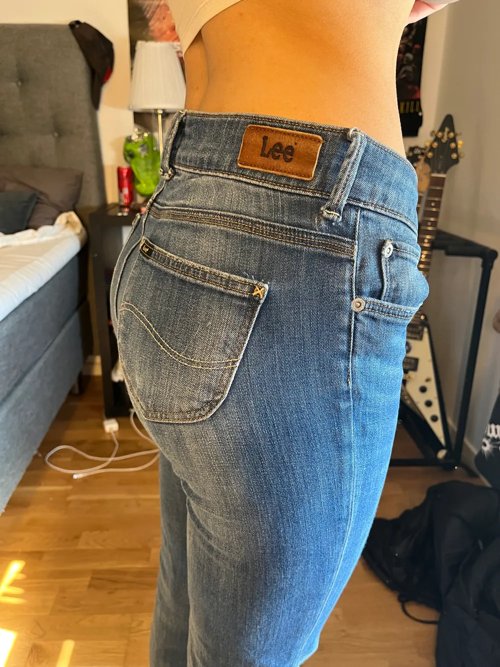 Säljer mina snygga Lee jeans kommer inte till användning😢. Jeans & Byxor.