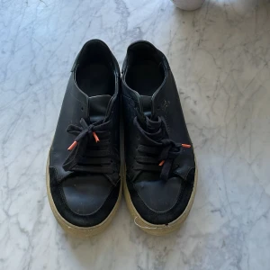 Arigato skor - Skit snygga svarta arigato skor Skick:6/10