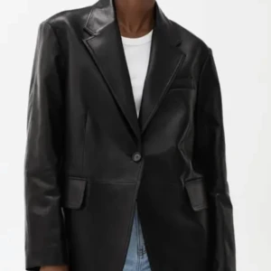 Arket läderkavaj storlek 36 - Knappt använd! Enstaka slitningar vid ärmkanten