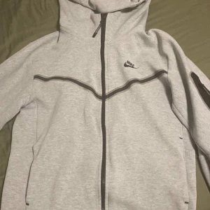 Säljer Nike Tech - Säljer Nike Tech för 500kr storlek S meet up i Sthlm 