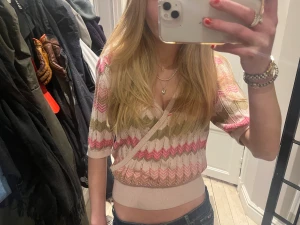 Omlott topp - Säljer denna super söta omlott topp perfekt till sommaren!