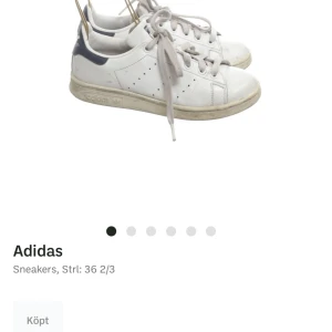 Adidas stan Smith  - Mörkblå stansmith, ganska smutsiga därför priset. Köpta på sellpy och aldrig använda pågrund av att de var för små, köparen står för frakten 💕