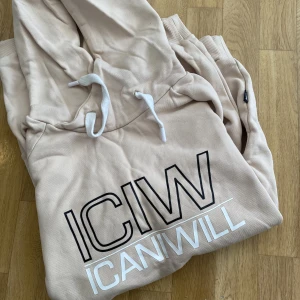 Iciw hoodie - Använd fåtal gånger 