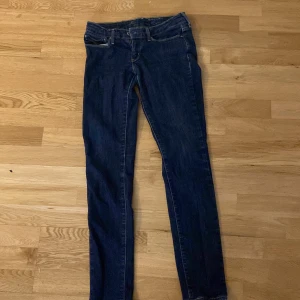 Levis low waist jeans - Gamla modellen av Levis. Jätte lowaist o Bootcut. Priset kan diskuteras men skulle säga runt 450kr 