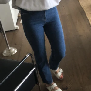 Jeans - Ett par snygga jeans från bikbok! Pris går att diskutera. Skriv för mer bilder 💞💞