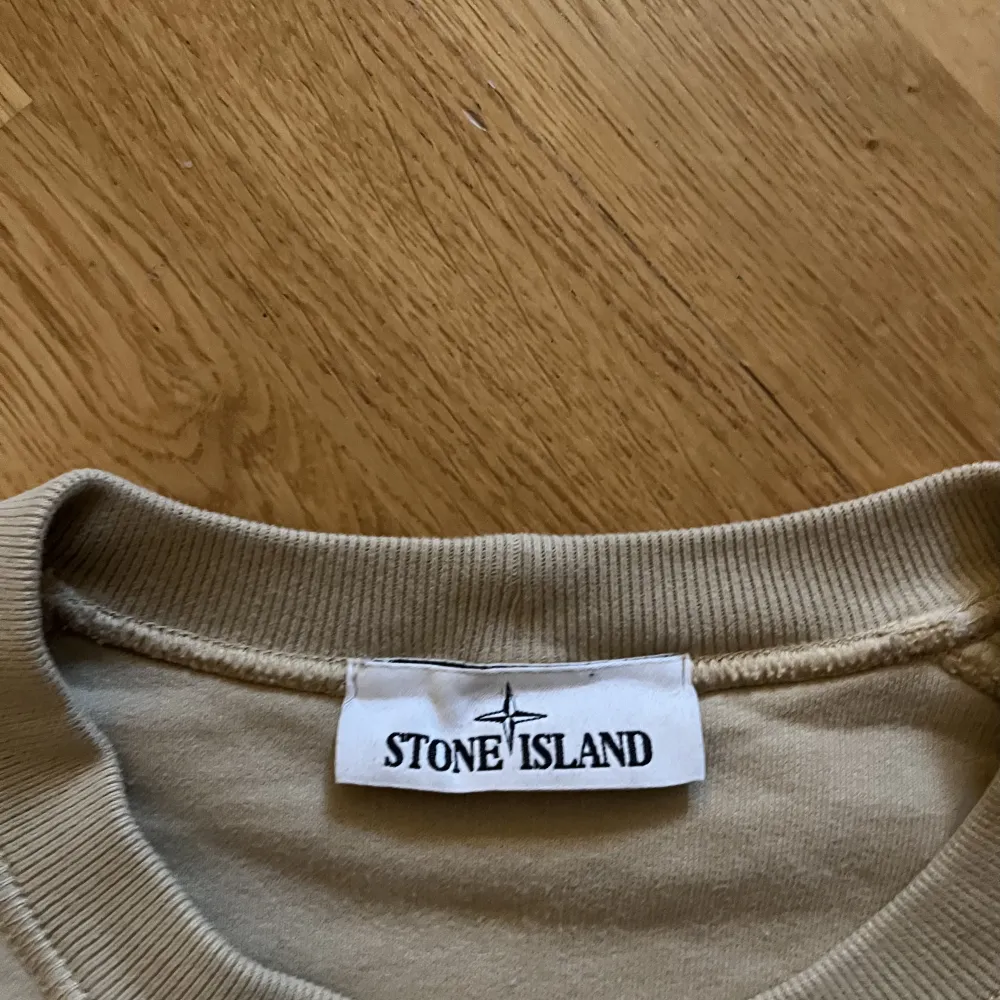 Snygg stone island hoodie, bra skick knappt använd.. Hoodies.