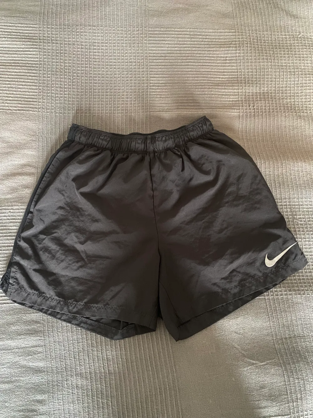 Säljer mina Nike träningshorts. Skick 10/10. Perfekta på sommaren och annars också.. Shorts.