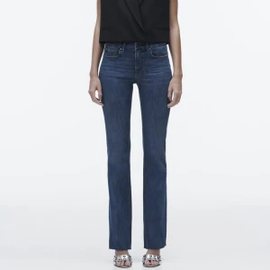 Zara jeans  - Så fina och passar till allt. Skriv för bild på❤️😌