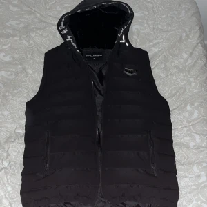 Supply och demand - Den är lite använd och varm väst