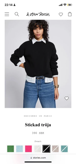 & Other Stories tröja svart stickad - Säljer en svart &otherstories tröja som är perfekt inför sommaren om det är kyligt. Den är i storlek S och köptes för 390kr förra sommaren. Säljer eftersom den inte kommer till användning. Superfint skick. Köparen står för frakt!