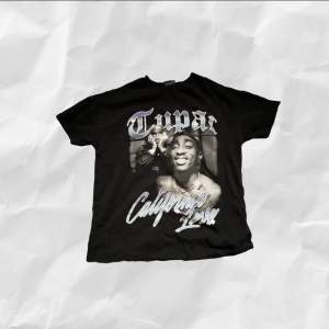Jättesnygg 2Pac T-Shirley från Pull&Bear. Köptes förra året. 