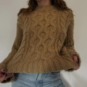 Stickad tröja - Stickad från Gina💗  (Köparen står för frakten)