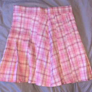 Kjol från Shein  - Säljer rosa kjol från Shein, har knappt använt