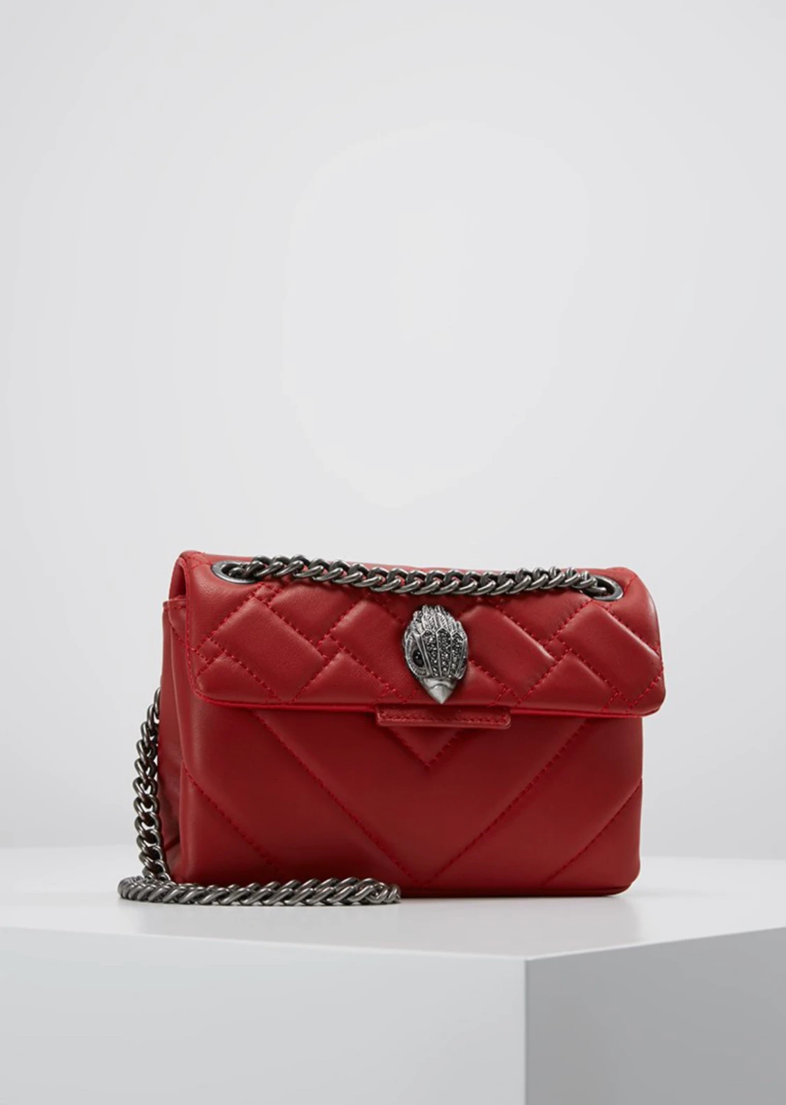 Vinröd Kurt Geiger väska