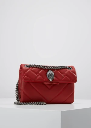 Vinröd Kurt Geiger väska - Kurt Geiger väska som är röd, använd men superbra skick💕 66kr frakt. Om få är intresserade så kan pris diskuteras annars så blir det budgivning!💕