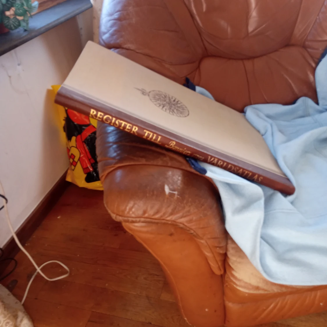 Antik , Register till Bonniers stora Världsatlas , årgång 1951. 50 cm stor bok. - 90