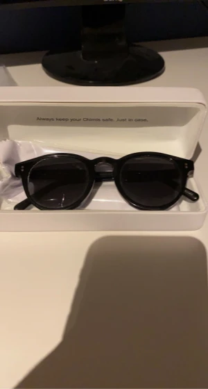 Chimi 03 svarta  - Säljer mina svarta chimi pågrund av att jag vill köpa nya kan tänka mig att byta mot ett par chimi 04 eller 02 gärna bruna  Condition 9/10 inga repor  Allt ingår som när du köper helt nya förutom påsen.