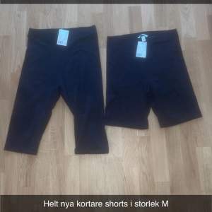 Helt nya kortare shorts i storlek M nypris 79,90kr/st men säljer dom för 50kr/st eller båda för 75kr+ frakt eller bud 