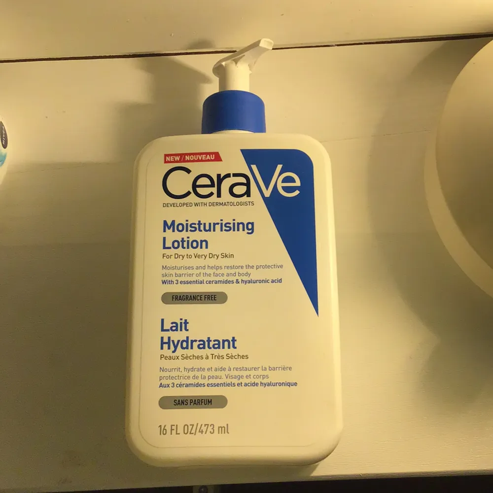 Säljer denna Cera ve moisturizer för 150 kr, jag köpte den för 200 kr för några månader sen. (Mer än halva är kvar) pris kan diskuteras 😻. Muu.