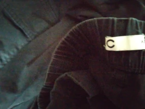 svarta byxor  - nöstan nya svarta byxor med fickor på benen 