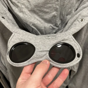 Cp Company hoodie - Cp hoodie  Ända defekten syns i första bilden vid ögat