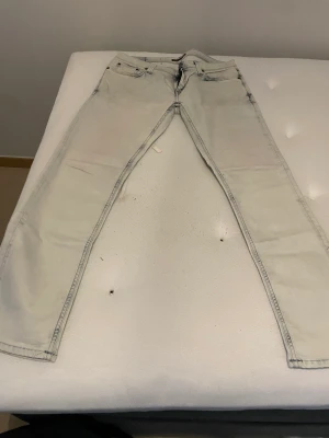 Jeans - Ett par jeans från Nudie jeans , varsamt använd 