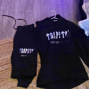 Trapstar sett - Säljer detta jätte mysiga trapstar sett, köpte hela settet för 3000 men kan tänka mig att sälja settet för 700 eller mindre