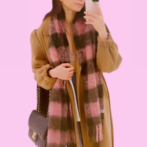 Kappa och halsduk - Kappa från Ginatricot -250 kr,xs Ull halsduk från Beck Söndergaard- 300kr