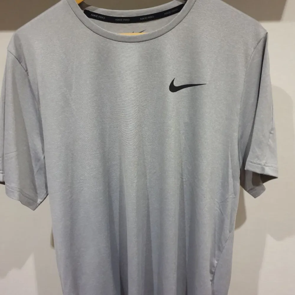 Nike t-shirt Size L Brand new. T-shirts.