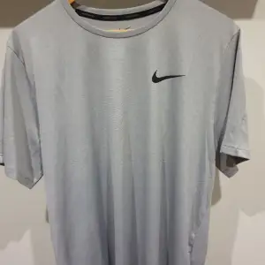 Nike t-shirt Size L Brand new