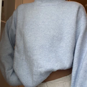Stickad tröja - Ljusblå stickad tröja från hm! Mysig och varm!