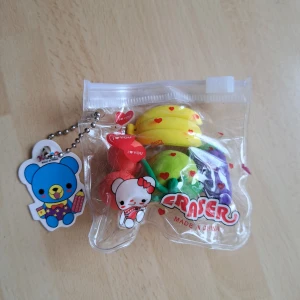 Frukt-Suddisar🌹 - Hej alla glada 🌹 Här har jag en liten necessär med Frukt-Suddisar, 🌹 Till den lilla dottern kanske ☺️🌹 Pris 5 kr plus frakt 16 kr 🌹 Kontakta mig Innan köp 🌹 Anki 🌹