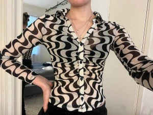 90tals festtopp - superball 90tals inspirerad festtopp! Aldrig använd, står att det är storlek M men jag skulle säga att den är som en S